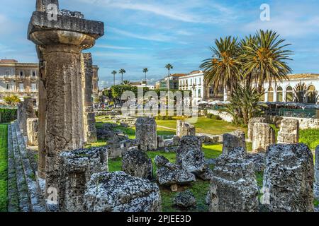 Ruins of an ancient Greek temple, Temple of Apollo (Apollonion), dating back to the 6th century BC. with adjacent garden. Syracuse, Sicily, Italy Stock Photo