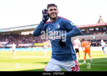 Rotterdam - Santiago Gimenez of Feyenoord celebrates the 1-2 during the match between Sparta Rotterdam v Feyenoord at Het Kasteel on 2 April 2023 in Rotterdam, Netherlands. (Box to Box Pictures/Tom Bode) Stock Photo