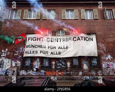Munich, Bavaria, Germany. 2nd Apr, 2023. Residents of Munich, Germany demonstrate for more affordable housing and an end to gentrification of neighborhoods they maintain has created housing squeezes. (Credit Image: © Sachelle Babbar/ZUMA Press Wire) EDITORIAL USAGE ONLY! Not for Commercial USAGE! Stock Photo
