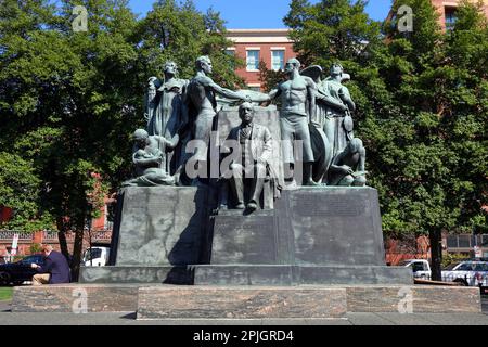 Samuel Gompers Memorial, Washington DC. Sculpture of a labor leader and founder of the American Federation of Labor sculpted by Robert I. Aitken. Stock Photo