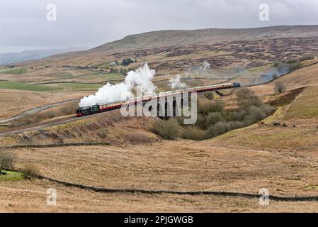 Steam locomotive 'Royal Scot' hauls a special train over Lunds Viaduct (near Garsdale) on the Settle-Carlisle railway, heading north to Carlisle. Stock Photo