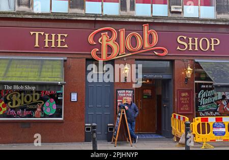 Yates's Wine Lodge - The Blob Shop, pub in Great Charlotte Street, Liverpool, Merseyside, England, UK, L1 1HU Stock Photo