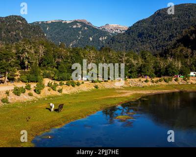 Camping area on the shores of Pichi Traful river, Nahuel Huapi National Park, Seven Lakes Road, Neuqén Province, Argentina Stock Photo