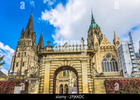 Outside Bayeux Cathedral, Bayeux, Normandy, France. Catholic church consecrated by King William the Conqueror in 1077 Stock Photo