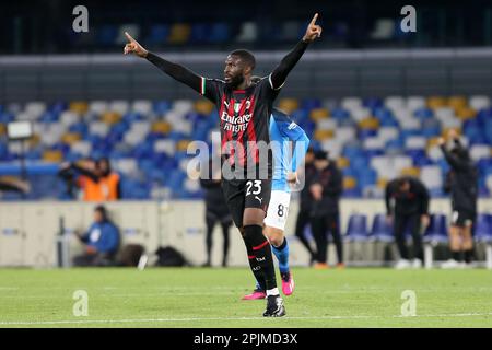 Napoli, Italy. 02nd Apr, 2023. Fikayo Tomori of Ac Milan celebrates at the end of the Serie A match beetween Ssc Napoli and Ac Milan at Stadio Maradona on April 2 2023 in Napoli, Italy . Credit: Marco Canoniero/Alamy Live News Stock Photo