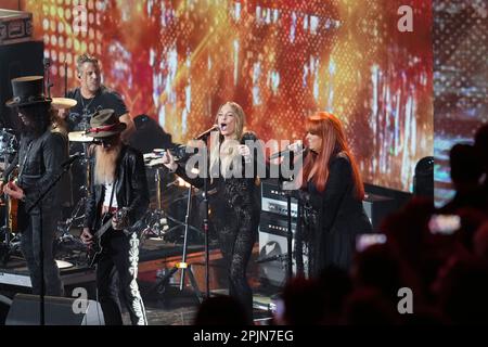 A Lynyrd Skynyrd  tribute finale featuring SLASH, BILLY GIBBONS, LEANN RIMES and WYNONNA JUDD at the 2023 Country Music Television (CMT) Music Awards held for the first time in Austin, Texas on April 2, 2023 at the Moody Center before a sold out crowd. Credit: Bob Daemmrich/Alamy Live News Stock Photo