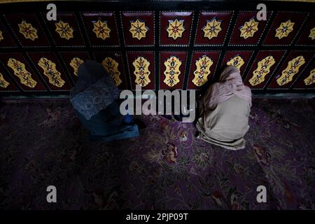 April 3, 2023, Srinagar, Jammu and Kashmir, India: SRINAGAR, JAMMU AND KASHMIR, INDIA - 2023/04/3: Kashmiri Muslims women prayers inside the shrine of Sufi Saint Abdul Qadir Jeelani (RA) on the 12th day of Islamic month of Ramadan in Srinagar the Summer captial of Indian Administrated Kashmir. (Credit Image: © Mubashir Hassan/Pacific Press via ZUMA Press Wire) EDITORIAL USAGE ONLY! Not for Commercial USAGE! Stock Photo