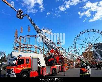 Hamburg, Germany. 24th Mar, 2023. Fire department height rescuers rescue a total of six people from a ride at Hamburg's Spring Dome after a power outage. Credit: Thomas Müller/dpa/Alamy Live News Stock Photo