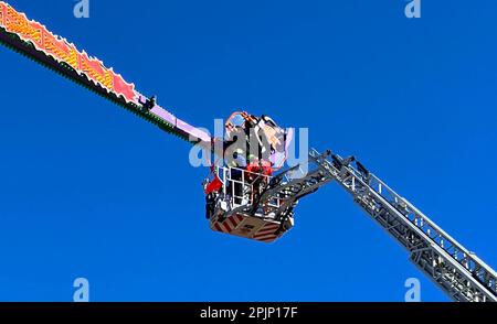 Hamburg, Germany. 24th Mar, 2023. Fire department height rescuers rescue a total of six people from a ride at Hamburg's Spring Dome after a power outage. Credit: Thomas Müller/dpa/Alamy Live News Stock Photo