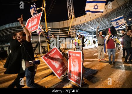 Tel Aviv, Israel. 01st Apr, 2023. Protesters take part during the demonstration. Israelites against Netanyahu's far-right government and its controversial legal reform. Credit: SOPA Images Limited/Alamy Live News Stock Photo