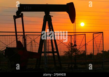 Non Exclusive: *(Photo file)* General view of  the Towers and oil platforms of the State oil Company of Venezuela, Venezuelan oil Company SA (PDVSA). Stock Photo