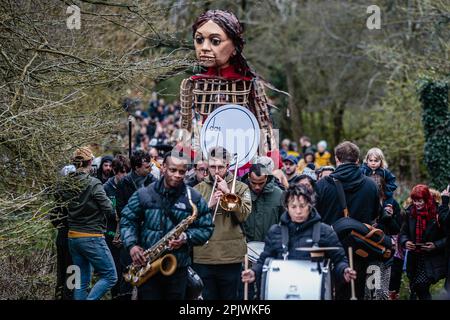 Little Amal's walk of hope in partnership with Choose Love, Hampstead Heath and Das Brass. Stock Photo