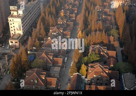 The north-eastern districts of the city of Shanghai: the traditional Shikumen houses. Shanghai, China, Asia Stock Photo