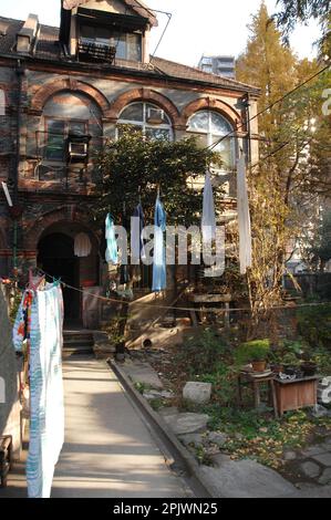 The north-eastern districts of the city of Shanghai: the traditional Shikumen houses. Shanghai, China, Asia Stock Photo