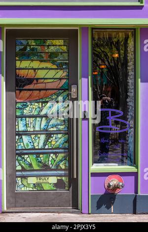 Knoxville, Tennessee, USA - March 25, 2023:   Colorful facade into a beauty shop in downtown Knoxville. Stock Photo