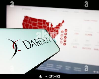 Smartphone with logo of American gastronomy company Darden Restaurants Inc. on screen in front of website. Focus on center of phone display. Stock Photo