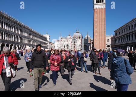 Group of tourists in St Mark’s Square in Venice Stock Photo