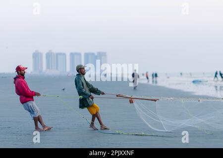 karachi pakistan 2021, a fisherman pulling fishing net to catch