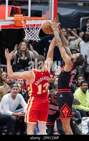 Chicago, USA. 04th Apr, 2023. Chicago, USA, April 4, 2023: Bogdan Bogdanovic (13 Atlanta Hawks) steals the ball during the game between the Chicago Bulls and Atlanta Hawks on Tuesday April 4, 2023 at the United Center, Chicago, USA. (NO COMMERCIAL USAGE) (Shaina Benhiyoun/SPP) Credit: SPP Sport Press Photo. /Alamy Live News Stock Photo
