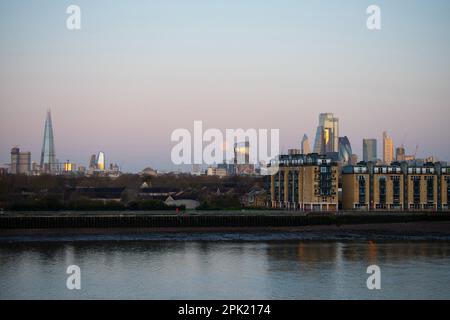 The Wolf Moon (super moon) shines over the river Thames, the Shard and the City of London at dawn Stock Photo