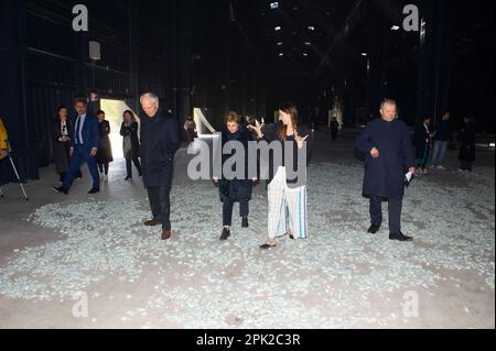 april 4, 2023 - Milano- Pirelli Hangar Bicocca mostra 'Grand Bal' dell'artista Ann Veronica Janssens. Nella foto da sx: Ilaria Tronchetti Provera, Mar Stock Photo