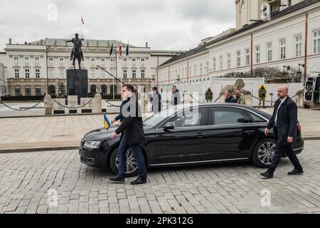 Warsaw, Poland. 05th Apr, 2023. Olena Zelenska and Volodymyr Zelensky's limousine is seen outside the presidential palace during their one day visit in Warsaw. Volodymyr Zelensky and his wife Olena pay a one-day visit to Warsaw that is meant as a gesture of thanks to neighboring Poland for its support in Ukraine's defense against the Russian invasion of Ukraine. Credit: SOPA Images Limited/Alamy Live News Stock Photo