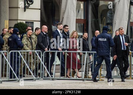 Warsaw, Poland. 05th Apr, 2023. Olena Zelenska and Volodymyr Zelensky are seen on the way to the presidential palace for a meeting during their one day visit in Warsaw. Volodymyr Zelensky and his wife Olena pay a one-day visit to Warsaw that is meant as a gesture of thanks to neighboring Poland for its support in Ukraine's defense against the Russian invasion of Ukraine. Credit: SOPA Images Limited/Alamy Live News Stock Photo