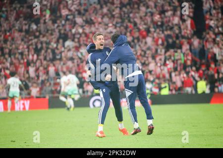 Bilbao, Spain. 04th Apr, 2023. CA Osasuna players celebrate the equalizer during the second leg of the SM El Rey Cup semifinals between Athletic Club and CA Osasuna, on April 04, 2023, at the San Mames Stadium, Bilbao, Spain. (Photo by Alberto Brevers/Pacific Press/Sipa USA) Credit: Sipa USA/Alamy Live News Stock Photo