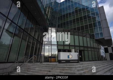 Dublin Docklands, Dublin City, Ireland 29th March 2023. Facebook building signage glass front Stock Photo