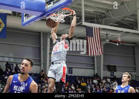 Wilmington, Delaware, USA. 4th Apr, 2023. Rio Grande Valley Vipers guard JALEN LECQUE (00) dunks the ball during game one of the NBA G League Finals between the Delaware Blue Coats and the Rio Grande Valley Vipers Thursday, Mar. 30, 2023; at the Chase Fieldhouse in Wilmington, DE. (Credit Image: © Saquan Stimpson/ZUMA Press Wire) EDITORIAL USAGE ONLY! Not for Commercial USAGE! Stock Photo