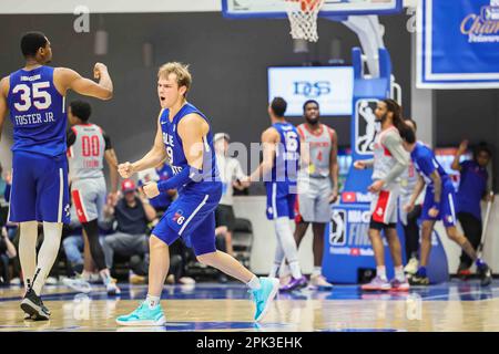 Wilmington, Delaware, USA. 4th Apr, 2023. Delaware Blue Coats guard MAC MCCLUNG (9) celebrates on the floor during game one of the NBA G League Finals between the Delaware Blue Coats and the Rio Grande Valley Vipers Thursday, Mar. 30, 2023; at the Chase Fieldhouse in Wilmington, DE. (Credit Image: © Saquan Stimpson/ZUMA Press Wire) EDITORIAL USAGE ONLY! Not for Commercial USAGE! Stock Photo