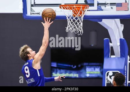 Wilmington, Delaware, USA. 4th Apr, 2023. Delaware Blue Coats guard MAC MCCLUNG (9) drives to the basket as uring game one of the NBA G League Finals between the Delaware Blue Coats and the Rio Grande Valley Vipers Thursday, Mar. 30, 2023; at the Chase Fieldhouse in Wilmington, DE. (Credit Image: © Saquan Stimpson/ZUMA Press Wire) EDITORIAL USAGE ONLY! Not for Commercial USAGE! Stock Photo