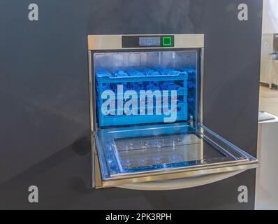 Dishwasher commercial hi-res stock photography and images - Alamy