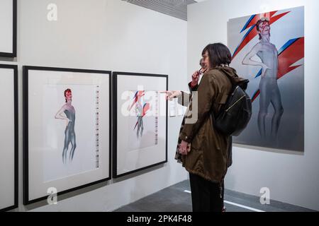 London, UK.  5 April 2023. Visitors view Aladdin Sane versions at a preview of ‘Aladdin Sane: 50 Years’, a new exhibition at the Royal Festival Hall at the Southbank Centre.  Fifty years on from the release of David Bowie’s ‘Aladdin Sane’ album, the exhibition explores the iconic ‘lightning bolt’ cover portrait by Brian Duffy and the continuous reshaping of Bowie’s image.  The show runs 6 April to 28 May.  Credit: Stephen Chung / Alamy Live News Stock Photo