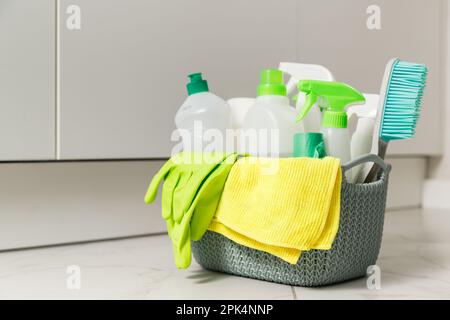 Brushes, sponges, rubber gloves and natural cleaning products in the basket. Eco-friendly cleaning products Stock Photo