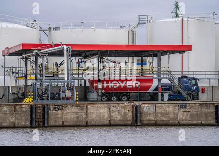 Tank farm of the energy company Hoyer in the port of Bremerhaven, tank farm, loading of fuel, diesel, onto tankers, Bremerhaven, Lower Saxony, Germany Stock Photo