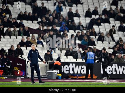 London, UK. 5th Apr, 2023. David Moyes (West Ham manager) looks at the ground in disappointment as there are plenty of empty seats behind him during the West Ham vs Newcastle Premier League match at the London Stadium, Stratford. Credit: MARTIN DALTON/Alamy Live News Stock Photo