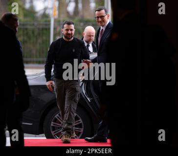Warsaw, Poland. 05th Apr, 2023. Ukrainian President Volodymyr Zelesnky is seen arriving at the Prime Minister's Chancellery in Warsaw, Poland on 05 April, 2023. Ukrainian President Volodymyr Zelensky is visiting Poland on Wednesday to meet with his Polish counterpart Andrzej Duda and make a public appearance meeting with Ukrainian and Polish citizens in Warsaw. (Photo by Jaap Arriens/ Credit: Sipa USA/Alamy Live News Stock Photo