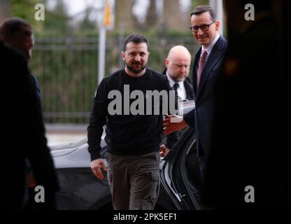 Warsaw, Poland. 05th Apr, 2023. Ukrainian President Volodymyr Zelesnky is seen arriving at the Prime Minister's Chancellery in Warsaw, Poland on 05 April, 2023. Ukrainian President Volodymyr Zelensky is visiting Poland on Wednesday to meet with his Polish counterpart Andrzej Duda and make a public appearance meeting with Ukrainian and Polish citizens in Warsaw. (Photo by Jaap Arriens/ Credit: Sipa USA/Alamy Live News Stock Photo