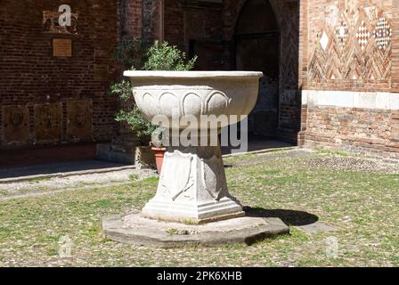 Il catino di Pilato, the basin of Pilate, in Basilica of Santo Stefano. Bologna, Italy. Stock Photo