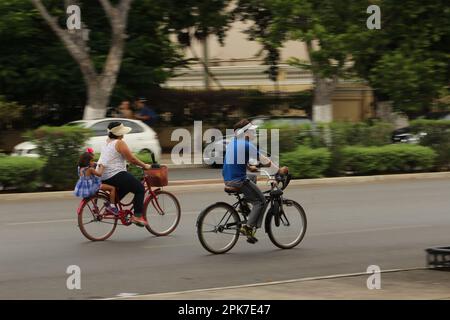 MERIDA, MEXICO - OCTOBER 23, 2016 Sunday cycling on the  Paseo de Montejo - family Stock Photo