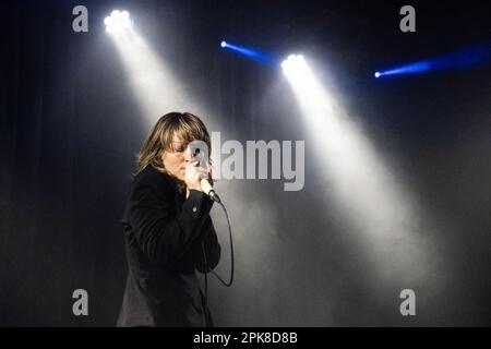 British artist and singer Billy Nomates playing live at La Nau Club in Barcelona on March 22 2023. Photo: Rob Watkins Stock Photo