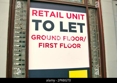 retail unit to let sign Stock Photo