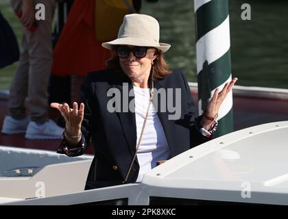 VENICE, ITALY - SEPTEMBER 05: Sigourney Weaver arrives at the Hotel Excelsior during the 79th Venice Film Festival on September 05, 2022 in Venice Stock Photo