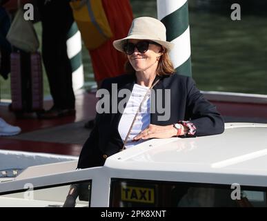 VENICE, ITALY - SEPTEMBER 05: Sigourney Weaver arrives at the Hotel Excelsior during the 79th Venice Film Festival on September 05, 2022 in Venice Stock Photo