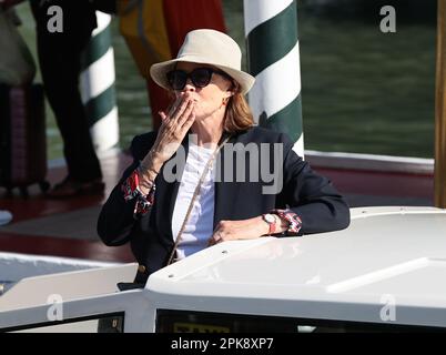 VENICE, ITALY - SEPTEMBER 05: Sigourney Weaver arrives at the Hotel Excelsior during the 79th Venice Film Festival on September 05, 2022 in Venice Stock Photo