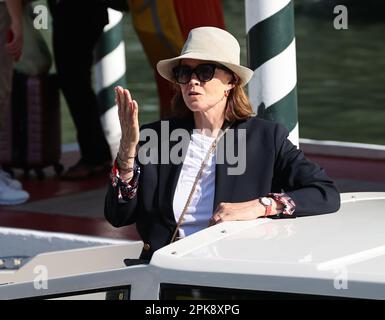 VENICE, ITALY - SEPTEMBER 05: Sigourney Weaver arrives at the Hotel Excelsior during the 79th Venice Film Festival on September 05, 2022 in Venice Stock Photo