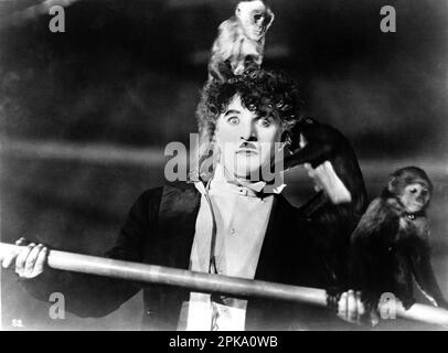CHARLIE CHAPLIN in THE CIRCUS 1928 writer / director CHARLES CHAPLIN silent comedy Charles Chaplin Productions / United Artists Stock Photo