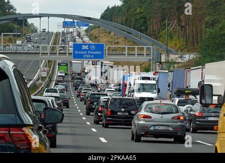 17.09.2022, Germany, Brandenburg, Michendorf - Traffic jam on the Berliner Ring before the Potsdam interchange. 00S220917D214CAROEX.JPG [MODEL RELEASE Stock Photo