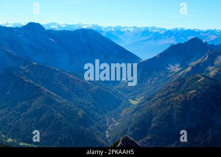 View from Hoher Gleirsch (2491m), into Kristental centered the Kristenhütte, behind it from the left the small Solstein right of it the high Solstein, Stock Photo